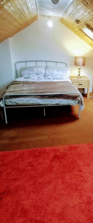 Cozy Loft In Bushey, 20 Mins By Train To Euston London Apartment Exterior photo